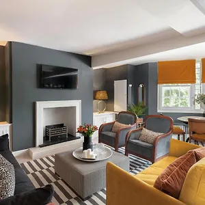Apartment With Private Parking, Bath