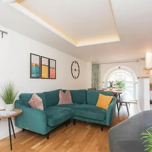 Apartment Panda Sanctuaries, Kensington Chapel, Bath