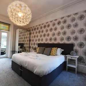 - Courtyard Mews - Garden Apartment Harrogate